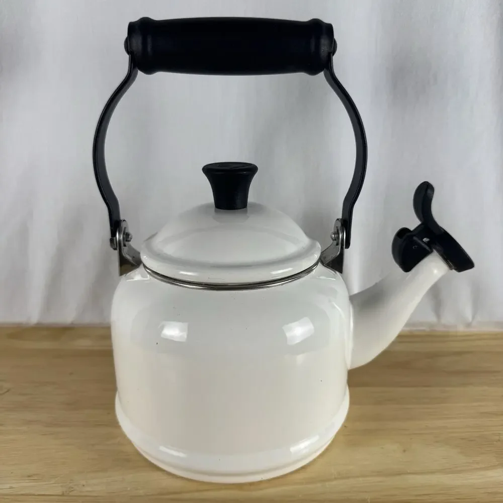 Le Creuset White Demi Tea Kettle 1.25 Qt Enamel On Steel Whistling Stovetop Pot